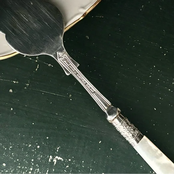 Antique Silver Plate Pie/Cake Server Pearl Handle - Picture 4 of 5